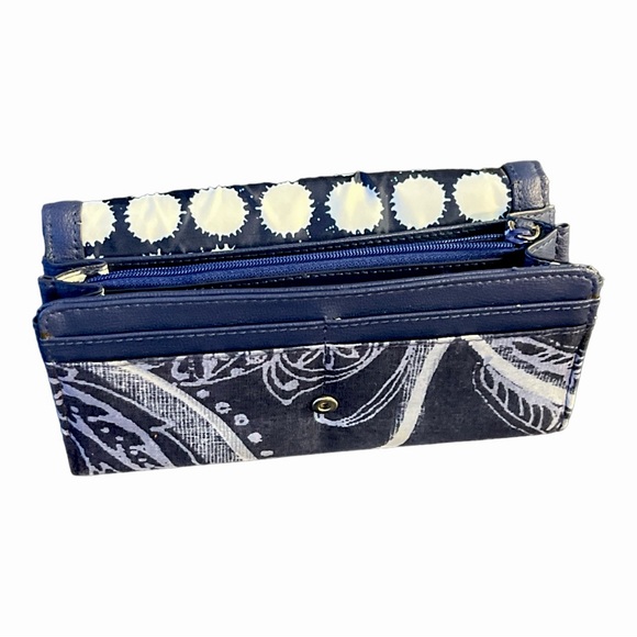 Vera Bradley Wallet in Indio. - Picture 5 of 5